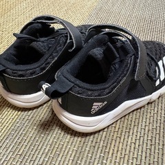 adidas キッズの画像