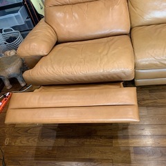 ニトリ2人掛け右電動リクライニングソファ 本革タイプの画像