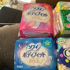 激安！早い者勝ち生理用ナプキン、タンポン未使用大量オマケ付きの画像