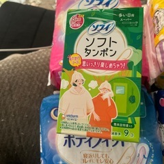 激安！早い者勝ち生理用ナプキン、タンポン未使用大量オマケ付きの画像