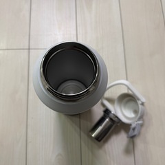 2000ml大容量水筒 ハンドル付き 真空断熱 魔法瓶 長時間保温保冷 直飲み 持ち手付き ジャグ キャンプ 山登り 観戦 旅行の画像