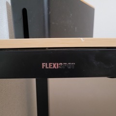 電動昇降デスク＋高機能チェア＋付属品の画像