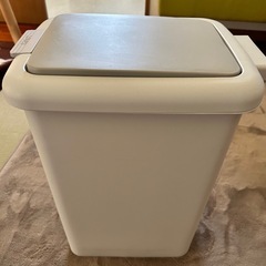 ゴミ箱の画像