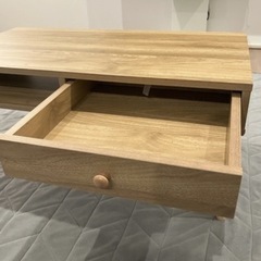 ニトリの引き出し付きテーブルの画像