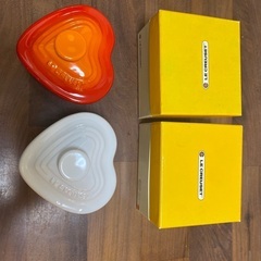 LE CREUSETル・クルーゼ　ハート型ココット、2個セットの画像