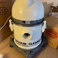 業務用 乾湿両用バキュームクリーナー
の画像