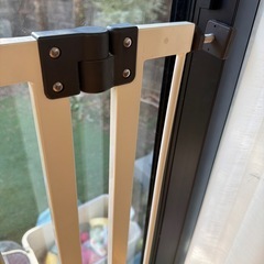 日本育児 ベビーゲート サッシゲイト 6ヶ月~24ヶ月頃対象 窓に取り付けできる突っ張りゲイトの画像
