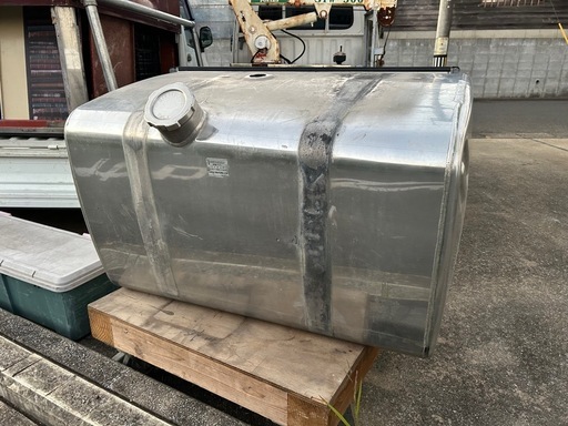 （オークション入札が入りましたので質問を終了させていただきます）ステンレス屋外灯油タンク ステンレス燃料タンク (ケイスケ) 宮崎の外装、車外用品の中古あげます