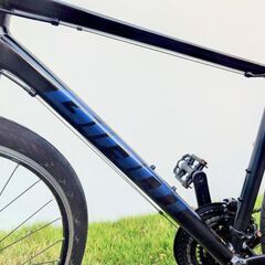 GIANT　クロスバイク黒青の画像