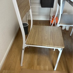 モダンデコの机とイスの画像