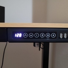 電動昇降デスク＋高機能チェア＋付属品の画像