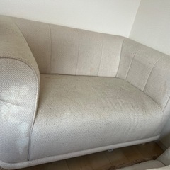 IKEAの1.5人掛けソファの画像