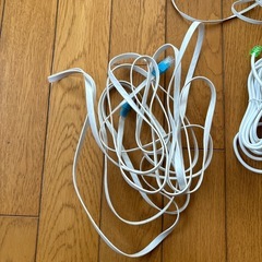 LANケーブルなどの画像
