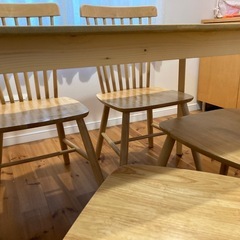 北欧風ウッドテーブルの画像