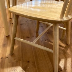 北欧風ウッドテーブルの画像