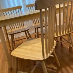 北欧風ウッドテーブルの画像