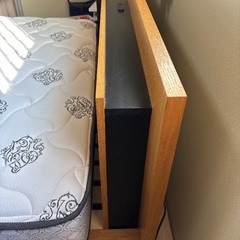 ダブルベッドフレーム　ベッドマットレス付きの画像