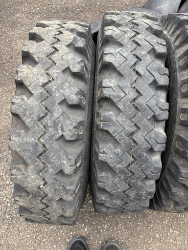 ブリヂストン　ジープサービス　6.50r16 チューブ付き