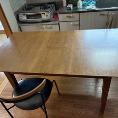 おしゃれな伸ばせるダイニングテーブル　の画像