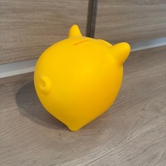 ブタの貯金箱、黄色の画像