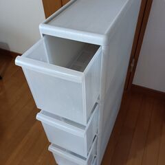 電気ポット、コーナー棚の画像