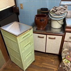 カバン　手提げバック　座布団　クッション　小物入れ　財布　タンス　テーブル　鉄屑　スクラップ　アルミ　家の片付け中　電化製品　収納家具　ベッド　プリンター　豊前市　　差し上げます　0円　松江　の画像