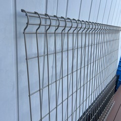 フェンス　グレーの画像