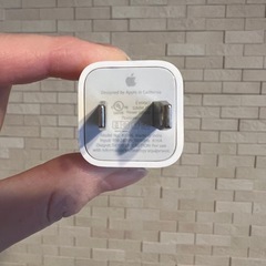 Apple ACアダプターの画像