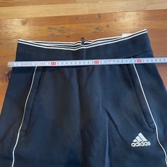 adidas タイトスカート 黒 サイドポケット付きの画像