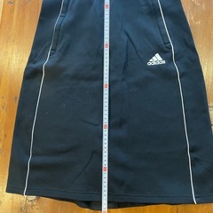 adidas タイトスカート 黒 サイドポケット付きの画像
