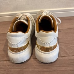 アーノルドパーカースニーカー23.5の画像