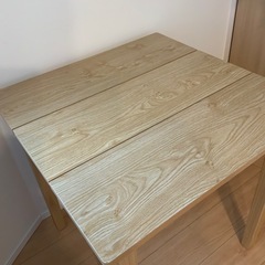 ダイニングテーブルの画像