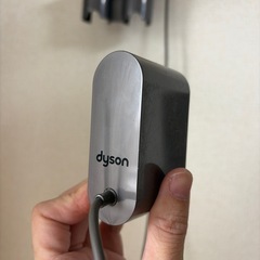 ダイソン　壁掛け、充電器の画像