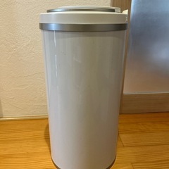 ZitA 自動開閉　ゴミ箱の画像