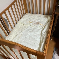 カトージ　ベビーベッドの画像