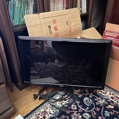 スーツケース、クリアケース５個、パソコンモニターの画像