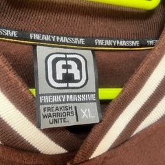 FREAKY MASSIVE メンズパーカーの画像