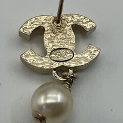 CHANEL シャネル ココマーク ピアス 07V フェイクパール ドロップ ゴールド 片耳のみの画像
