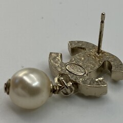 CHANEL シャネル ココマーク ピアス 07V フェイクパール ドロップ ゴールド 片耳のみの画像