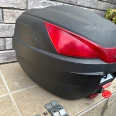 GIVI(ジビ) バイク用 リアボックス 27L B27ND レッドレンズ の画像