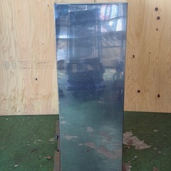 ガラス扉吊戸棚の画像