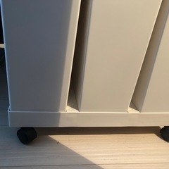 【ほぼ新品】【年内の引取】キャスター付き3連ゴミ箱(各20ℓ)の画像