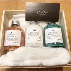 【新品未使用】今治タオル（１枚）とバスソルト（３つ）の画像