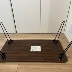 折りたたみ机の画像