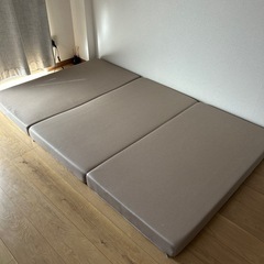 セミダブル三つ折りマットレスの画像