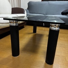 ガラスローテーブルの画像