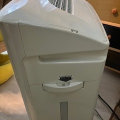 シャープ加湿空気清浄機KC-A70-Wの画像