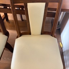 ダイニングテーブル、イスの画像
