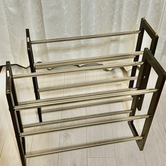 2段重ねもできる伸縮性シューズラック幅54㎝から99㎝まで伸びます❗️1段づつ別々に使用もできます
😊の画像