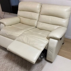 ニトリ　2人掛け電動リクライニングソファーの画像